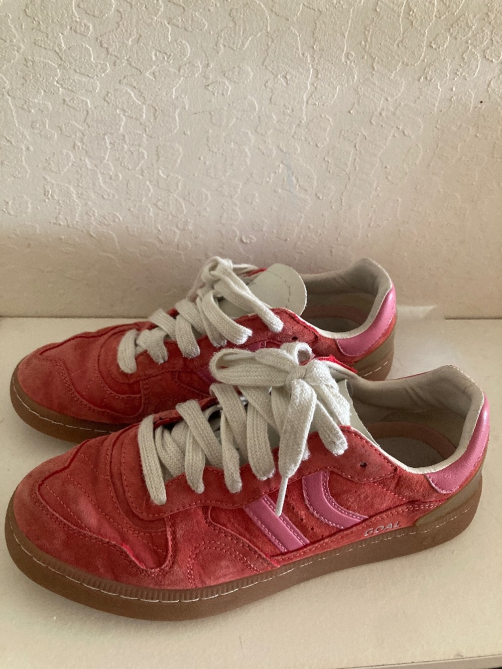 Womens 9 Cool way red suede fashion sneakers
